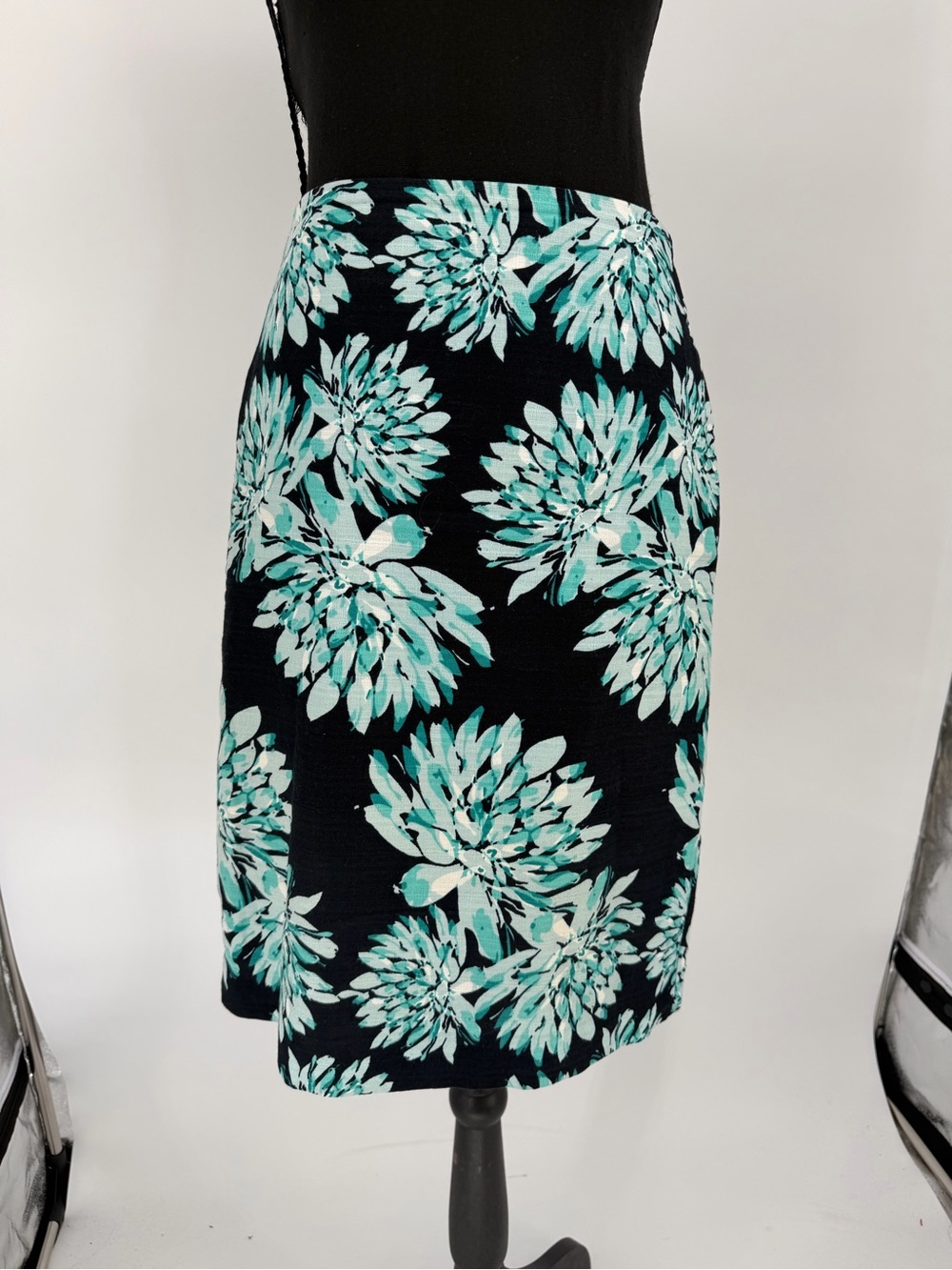 Ann Taylor Black Teal Floral Cotton Pencil Skirt Size 2 Knee Length Lined Office